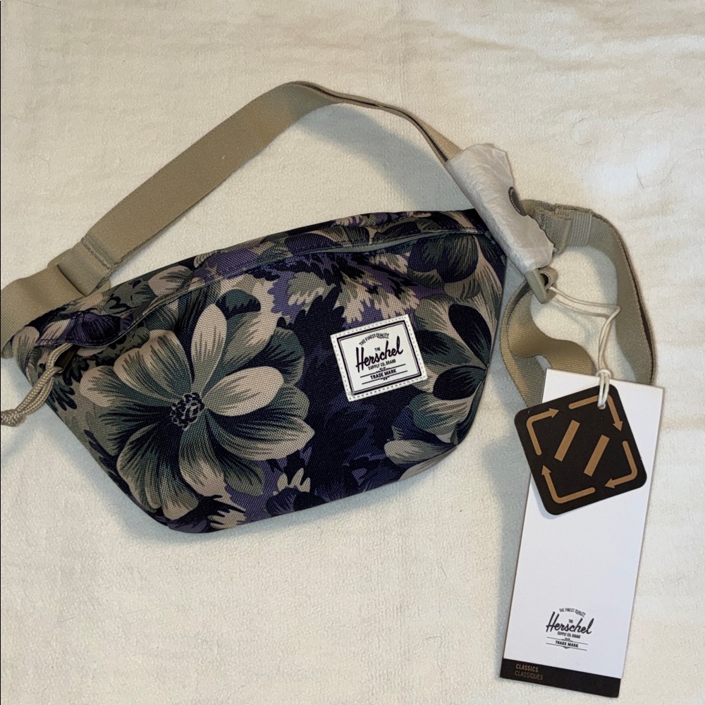 NWT Herschel Supply Classic Hip Pack Floral - Picture 2 of 10
